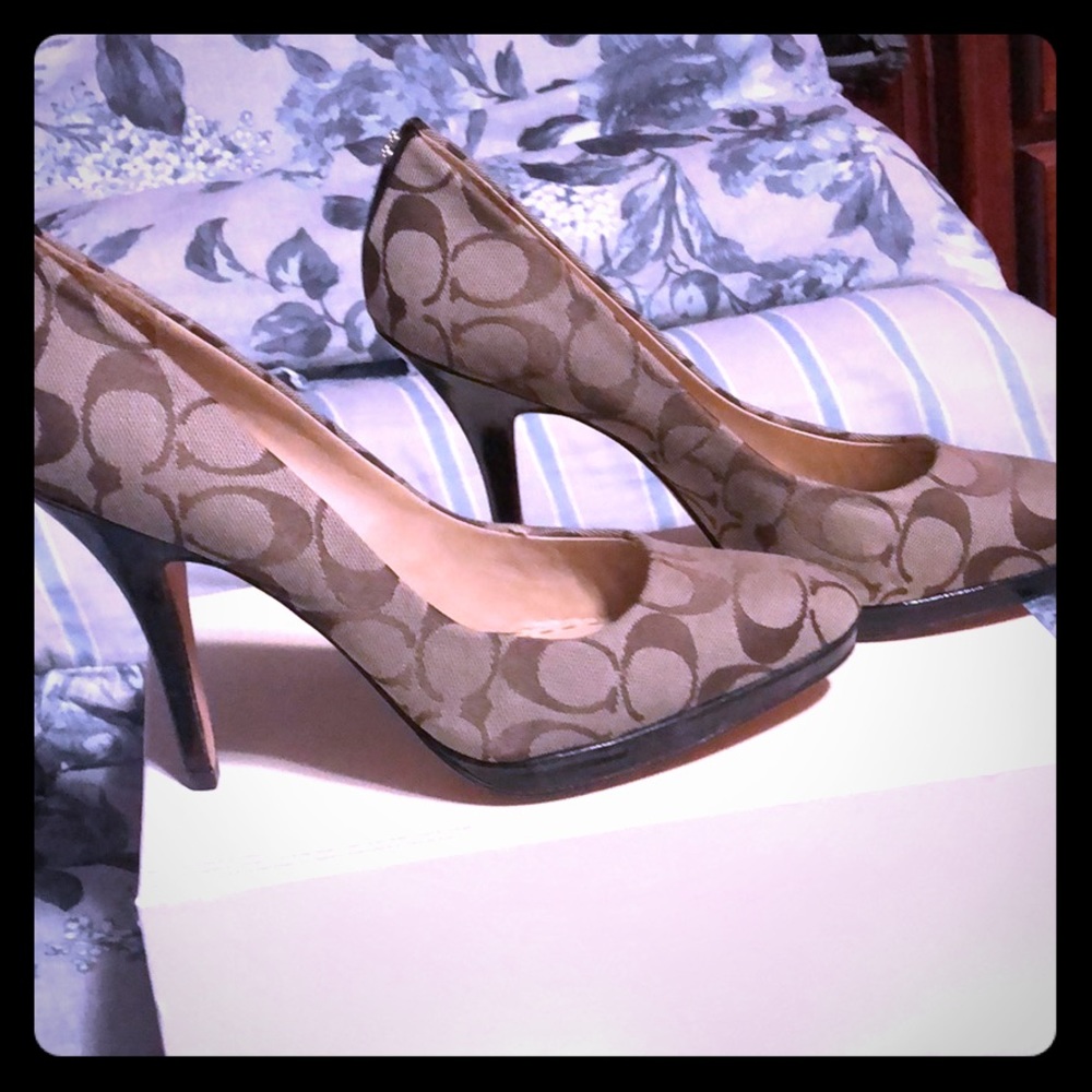 COACH Women's Pump